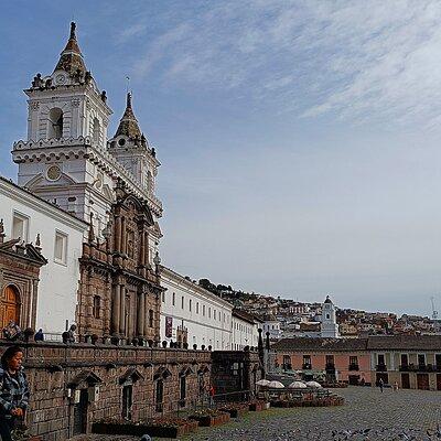 Discover Quito; Old town, Middle of the world + Cable car PRIVATE