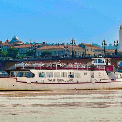 Prestige Commented Cruise glass of wine and Canelé in Bordeaux