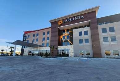 La Quinta Inn   Suites By Wyndham D