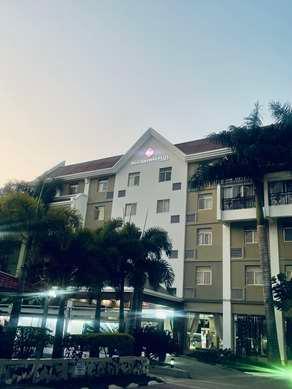 Plus Paramount Hotel