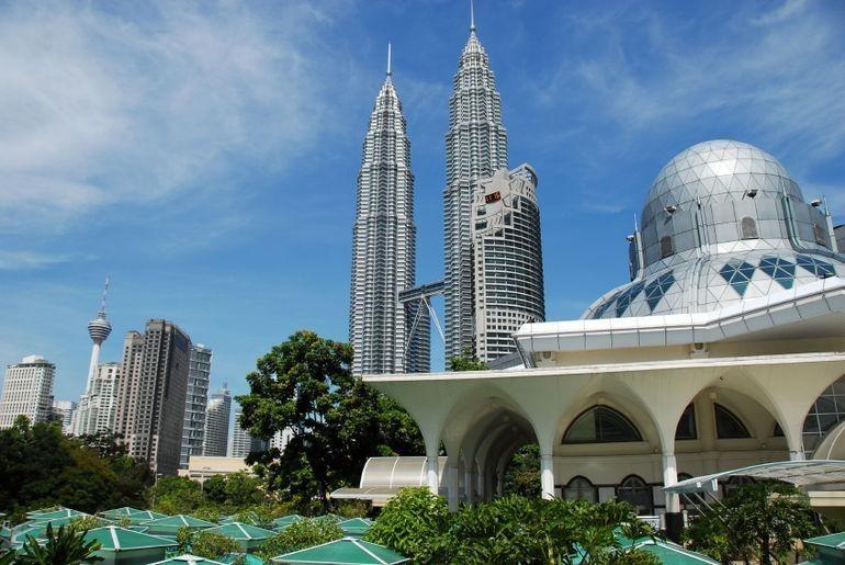 Petronas Twin Towers (Petronas Towers)