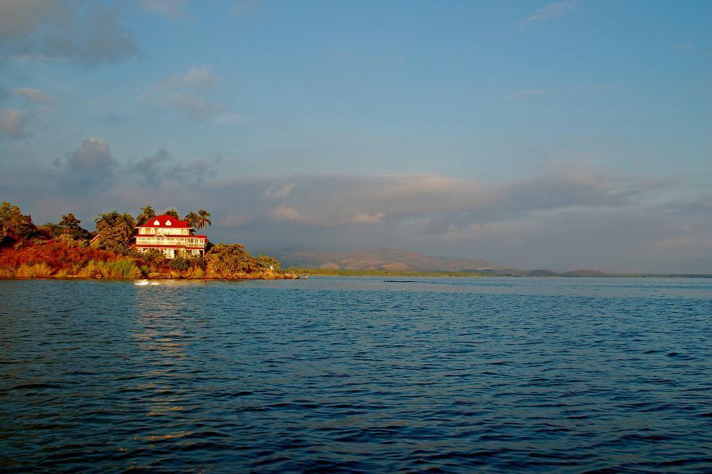 Coyuca Lagoon (Laguna de Coyuca)