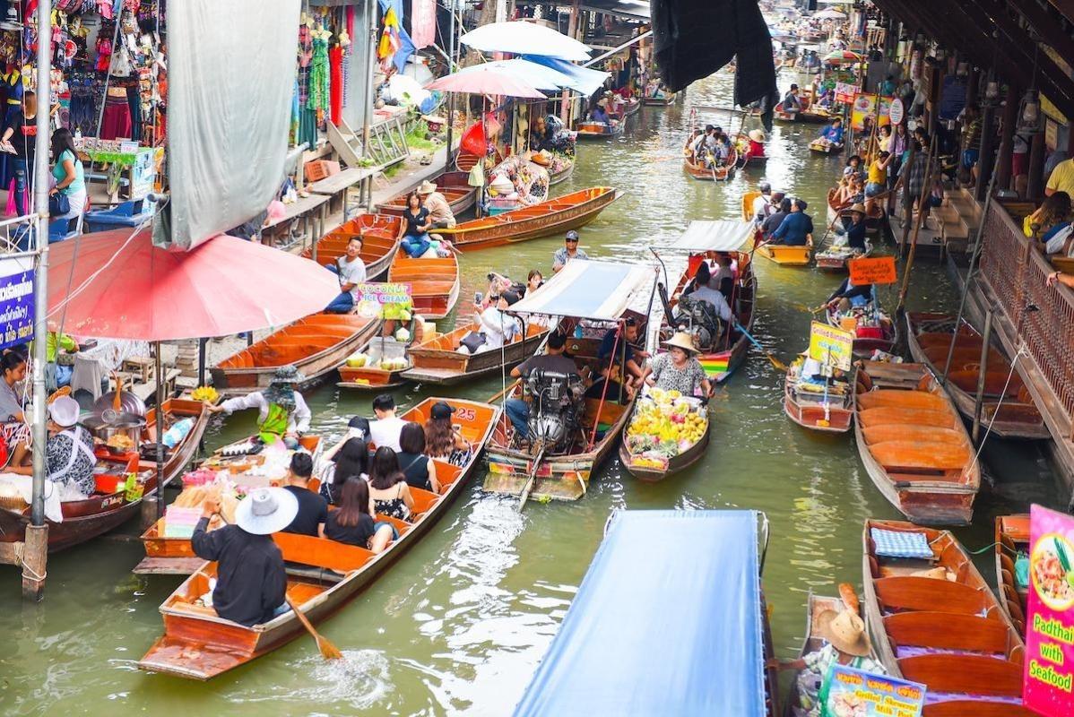 Damnoen Saduak Floating Market