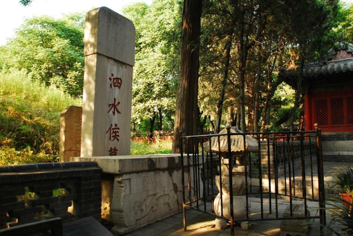 Cemetery of Confucius (Kong Lin)