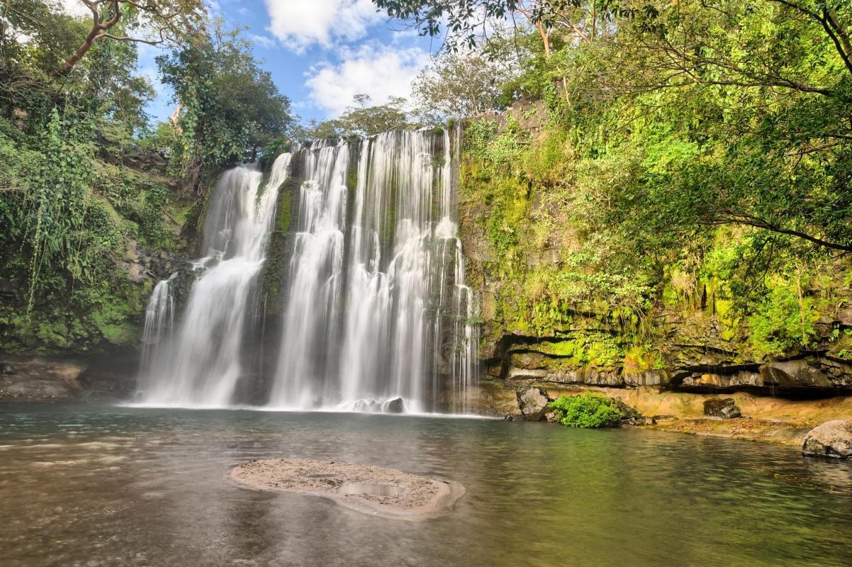 Llanos de Cortés Waterfall