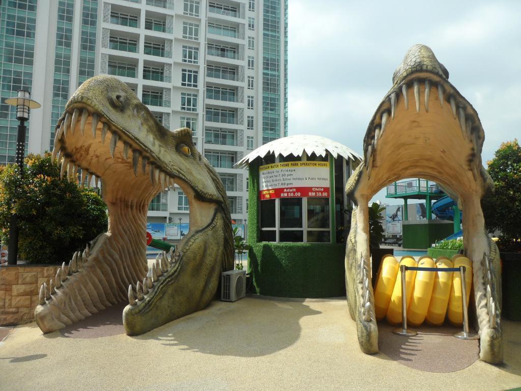 "Dinosaurs Alive" Water Theme Park
