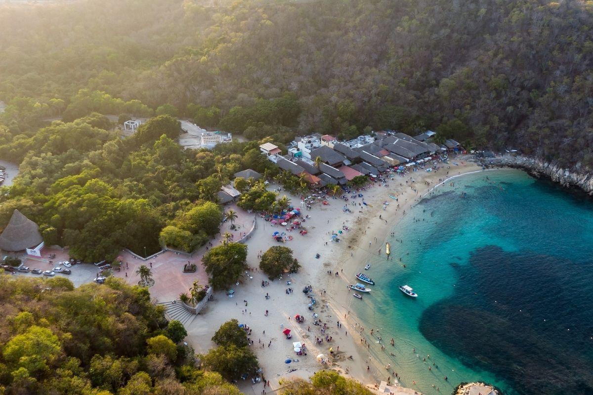 Playa La Entrega (La Entrega Bay)