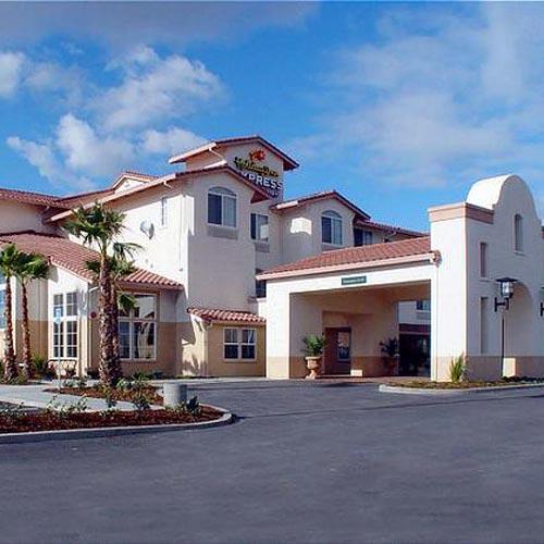 Holiday Inn Express Hotel & Suites