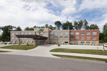 Holiday Inn Express & Suites Alpena - Downtown