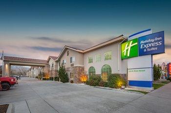 Holiday Inn Express Hotel & Suites