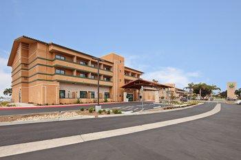 Holiday Inn Express & Suites Ventura Harbor