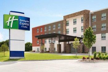 Holiday Inn Express & Suites Watertown